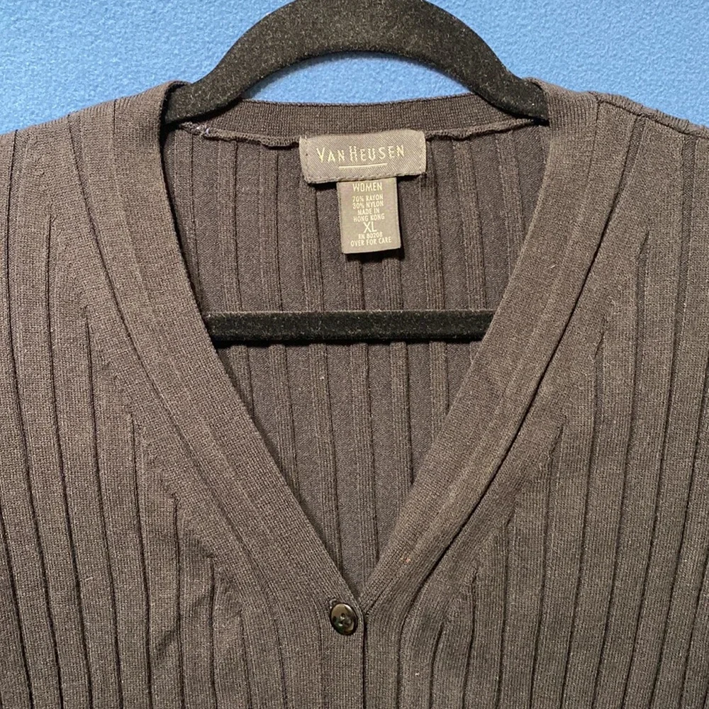 Used Van Heusen cardigan with V necklace and buttons in a front good condition